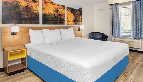 Standard Room, 1 King Bed, Smoking
