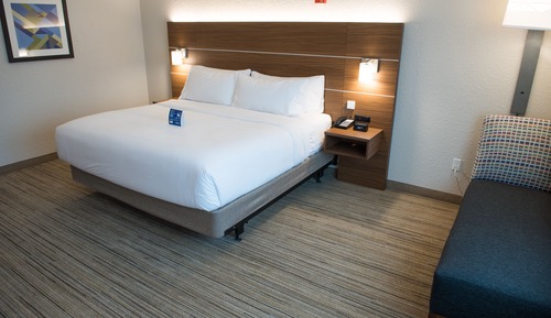 Standard Room, 1 King Bed, Accessible (Communications, Mobil, Roll-In Shower)