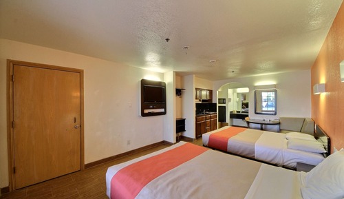 Deluxe Room, 2 Queen Beds, Smoking, Kitchenette