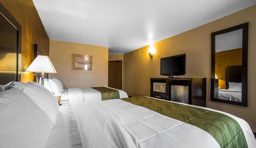 Standard Room, 2 Queen Beds, Non Smoking, Mountain View