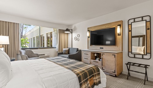 Standard Room, 1 King Bed
