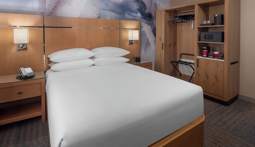 Room, 1 Queen Bed, Tower