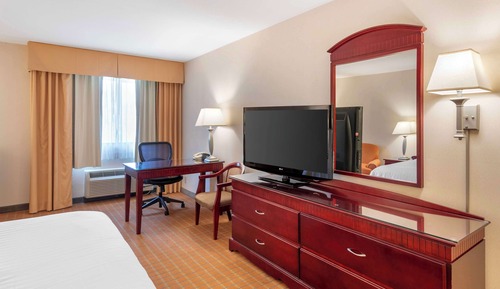 Standard Room, 1 King Bed, Accessible, Non Smoking