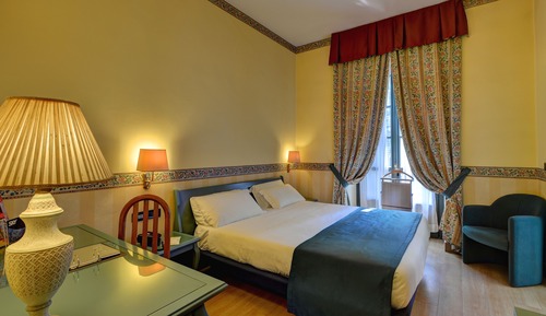 Standard Room, 1 Queen Bed