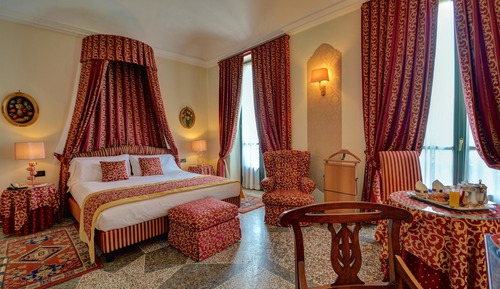 Junior Suite, 1 Queen Bed