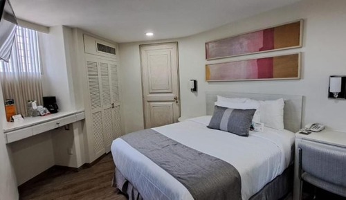 Basic Single Room, 1 Queen Bed, Corner