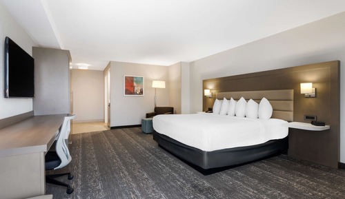 Suite, 1 King Bed, Accessible, Refrigerator & Microwave
