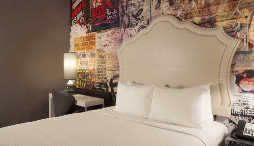 Standard Room, 1 Queen Bed, Roll-in Shower (Mobility Accessible)