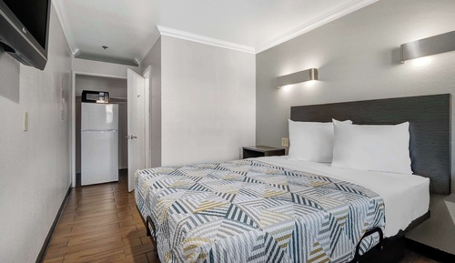 Standard Room, 1 Queen Bed, Non Smoking