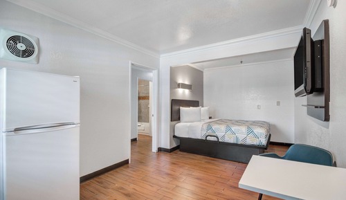 Deluxe Suite, 2 Queen Beds, Non Smoking, Refrigerator & Microwave