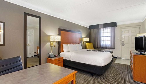 Suite, 1 King Bed, Non Smoking