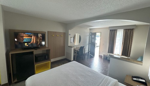 Standard Room, 1 Queen Bed