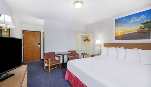 Standard Room, 1 King Bed