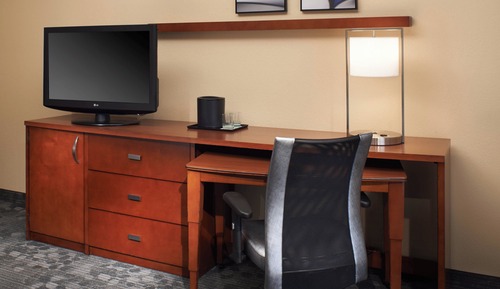 Suite, 1 Bedroom, Courtyard View (Mobility/Hearing Accessible, Tub)