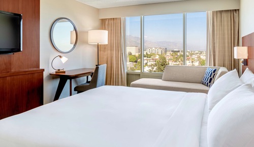 One King Bed, Mountain View