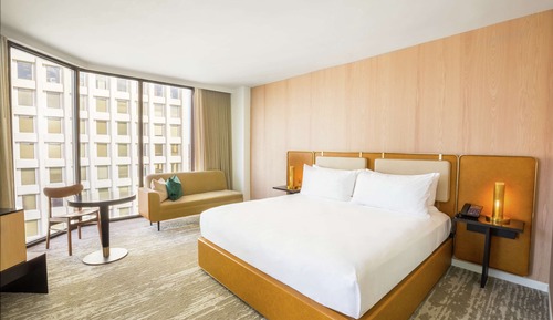 Room, 1 King Bed, Corner (High Floor)