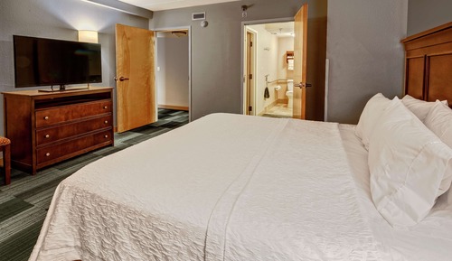 Suite, 1 King Bed, Accessible, Non Smoking