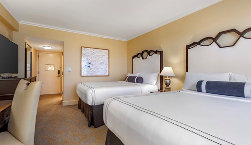 Traditional Room, 2 Queen Beds, Accessible