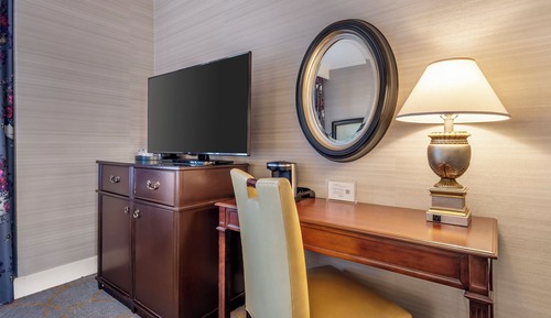 Deluxe Room, 1 Queen Bed