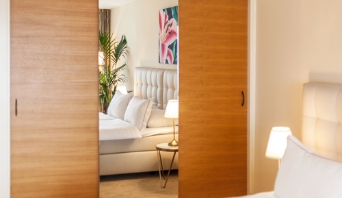Suite, Lake View