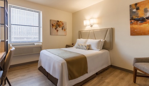 Deluxe Room, 1 Queen Bed, Refrigerator & Microwave