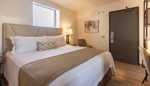 Deluxe Room, 1 King Bed, Accessible, Refrigerator & Microwave