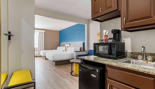 Suite, 2 Queen Beds, Non Smoking