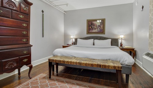 Standard Room, 1 King Bed