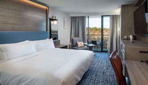 Room, 1 King Bed, Balcony (Fitness Room)