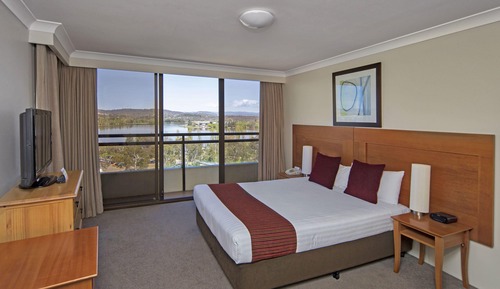 2 Bedroom Lakeside (view subject to availability)