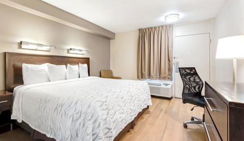 Deluxe Room, 1 King Bed (Smoke Free)