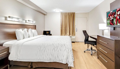 Deluxe Room, 1 King Bed, Accessible (Roll-In Shower, Smoke Free)