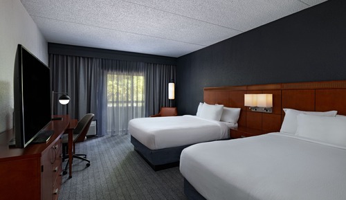 Room, 2 Queen Beds (Mobility Accessible, Tub)