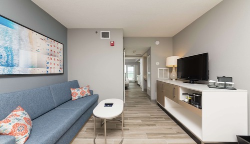 Suite, 2 Queen Beds, Accessible, Bathtub