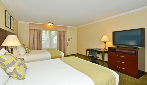 Standard Room, 2 Queen Beds, Accessible, Bathtub