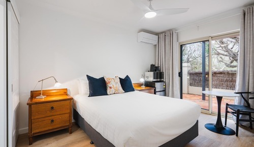 Comfort Room, 1 Queen Bed