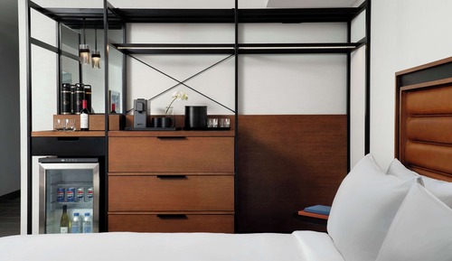 Suite, 1 Bedroom, Roll-in Shower