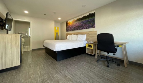 Room, 1 King Bed, Non Smoking