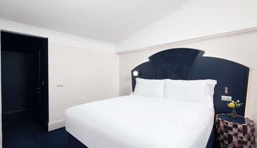 Classic Suite, 1 King Bed (Duplex)