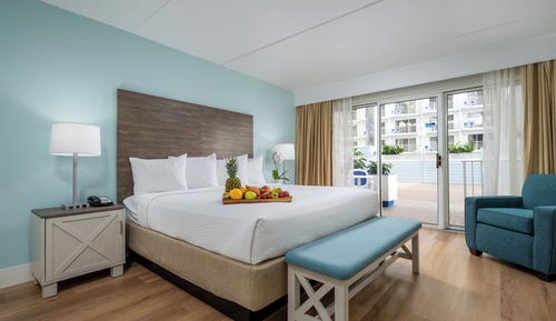 Suite, 1 King Bed with Sofa bed (Pool Level)