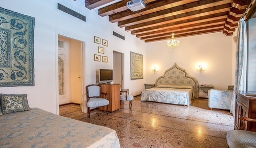 Suite, Pool Access