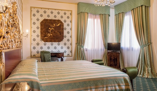 Room (King Deluxe)
