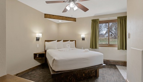 Suite, 2 Bedrooms, Jetted Tub (some pet friendly)
