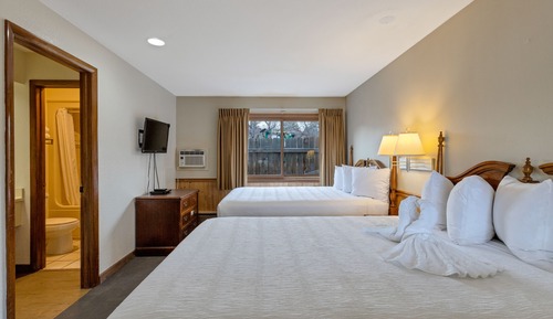 Room, 2 Queen Beds, Fireplace (some pet friendly)