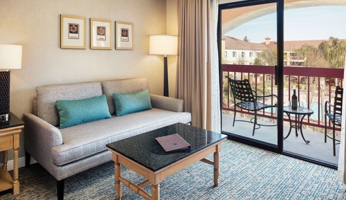 Room, 1 King Bed, Balcony, Courtyard View