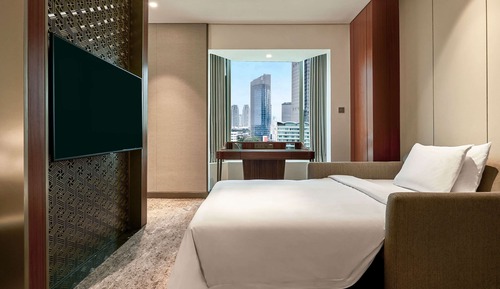 Family Room, City View (1 King Bed)