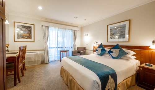 Deluxe Queen Room