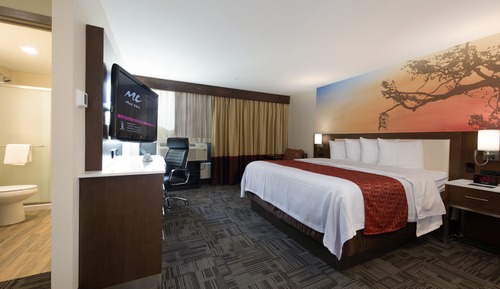 Standard Room, 1 King Bed, Microwave, Pool View