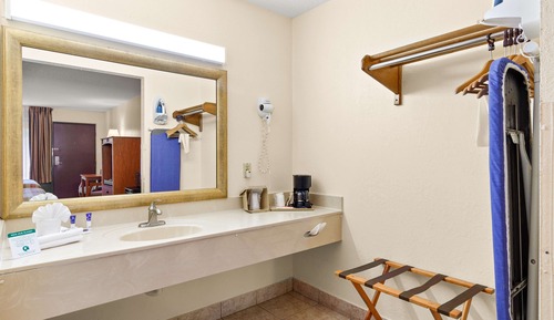 Room, 2 Queen Beds, Non Smoking (max occupancy 4)