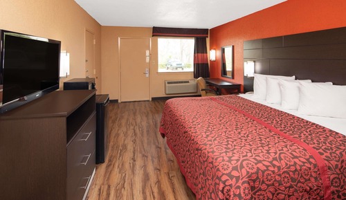 Room, 1 King Bed, Refrigerator & Microwave